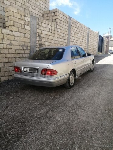 Mercedes E 220 1996, 299,000 km - 2.2 l - Bakı