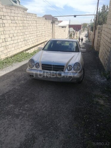Mercedes E 220 1996, 299,000 km - 2.2 l - Bakı