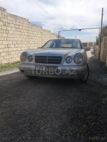 Mercedes E 220 1996, 299,000 km - 2.2 l - Bakı