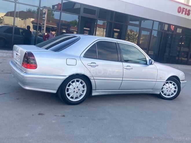 Mercedes C 240 2000, 301,372 km - 2.4 l - Sabirabad