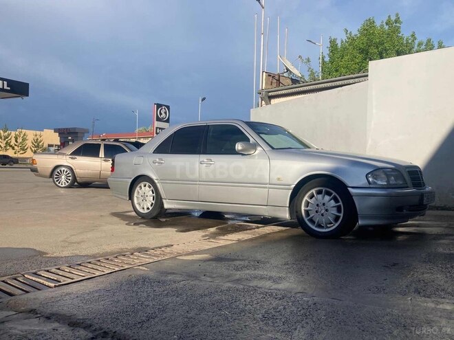 Mercedes C 240 2000, 301,372 km - 2.4 l - Sabirabad