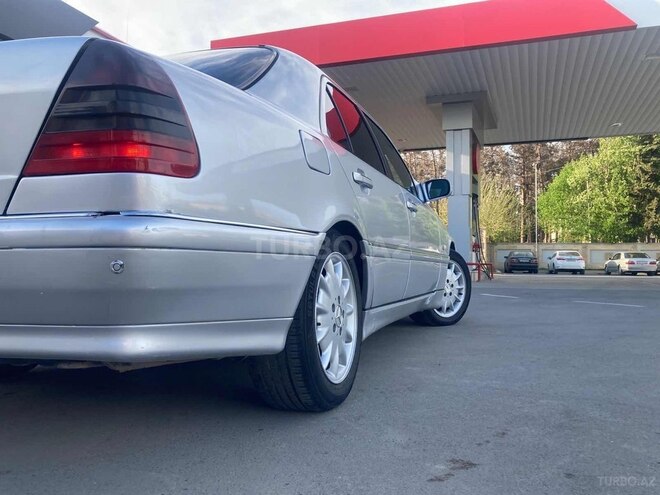 Mercedes C 240 2000, 301,372 km - 2.4 l - Sabirabad