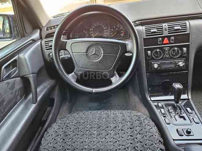 Mercedes E 240 1999, 38,500 km - 2.4 l - Bakı