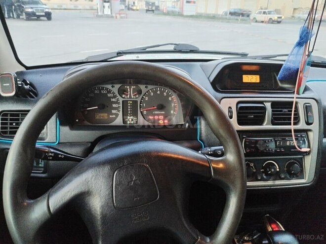 Mitsubishi Pajero io 2002, 210,472 km - 2.0 л - Sabirabad