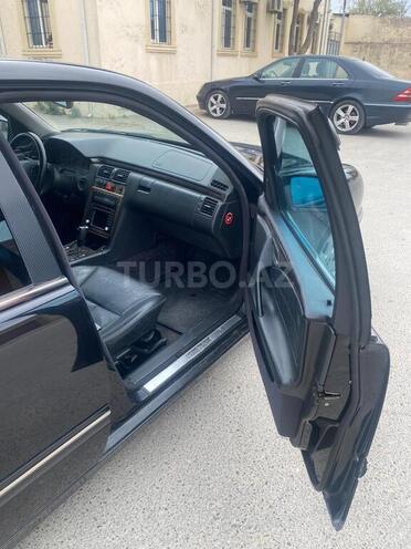 Mercedes E 320 2000, 298,000 km - 3.2 л - Bakı