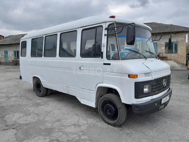 Mercedes 609 D 1990, 500,000 km - 3.0 l - Qax
