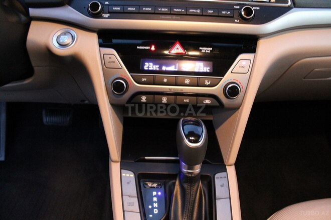 Hyundai Elantra 2016, 82,000 km - 1.4 l - Bakı