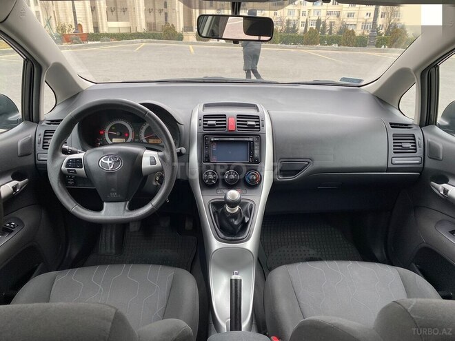 Toyota Auris 2010, 180,000 km - 1.4 л - Bakı