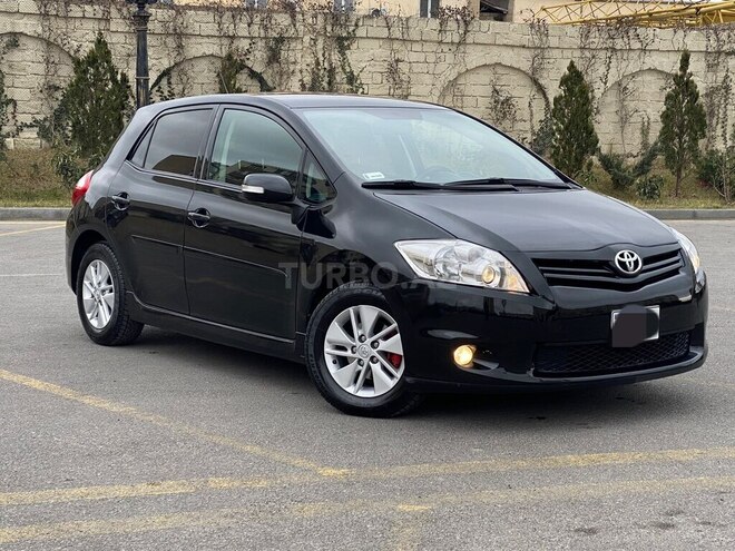 Toyota Auris 2010, 180,000 km - 1.4 л - Bakı