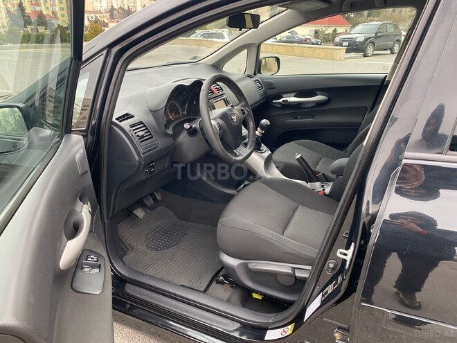 Toyota Auris 2010, 180,000 km - 1.4 л - Bakı
