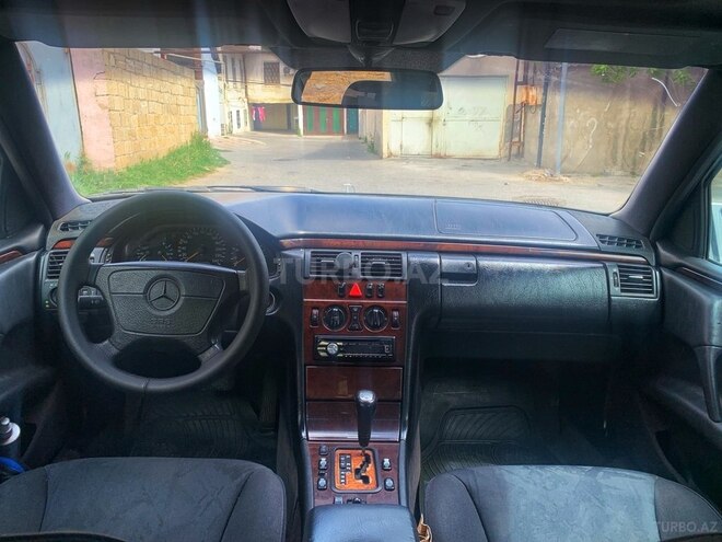 Mercedes E 240 1998, 456,000 km - 2.4 l - Bakı