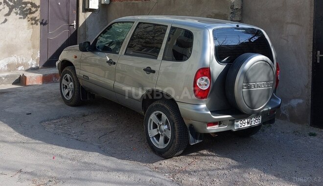 Chevrolet Niva 2006, 215,000 km - 1.7 л - Lerik