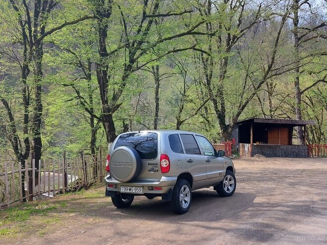 Chevrolet Niva 2006, 215,000 km - 1.7 л - Lerik