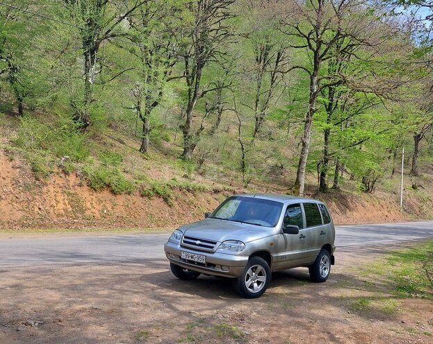 Chevrolet Niva 2006, 215,000 km - 1.7 л - Lerik