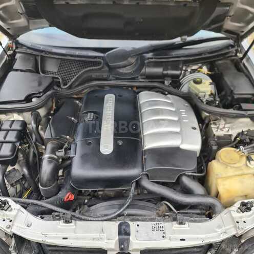 Mercedes E 270 1999, 390,000 km - 2.7 l - Qazax
