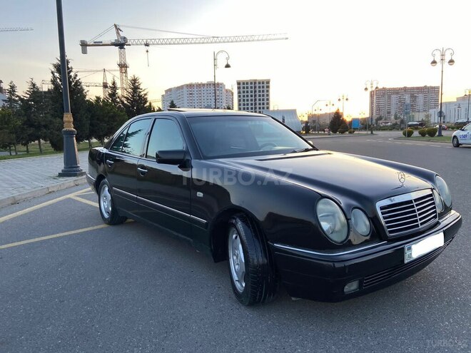 Mercedes E 240 1999, 265,000 km - 2.4 l - Bakı