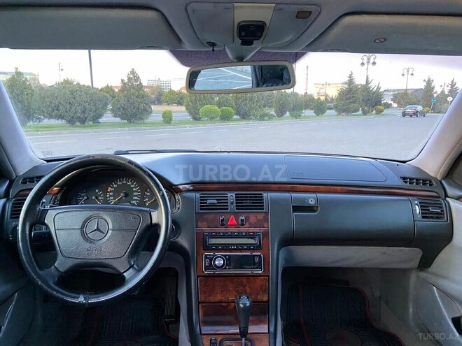 Mercedes E 240 1999, 265,000 km - 2.4 l - Bakı