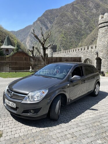 Opel Astra 2010, 125,000 km - 1.4 л - Qax