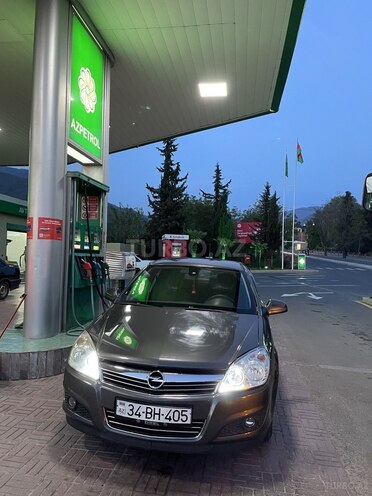 Opel Astra 2010, 125,000 km - 1.4 л - Qax