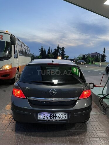 Opel Astra 2010, 125,000 km - 1.4 л - Qax