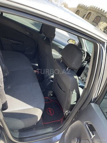Opel Astra 2010, 125,000 km - 1.4 л - Qax