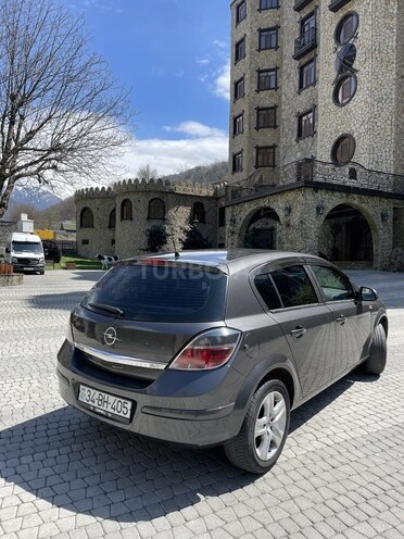 Opel Astra 2010, 125,000 km - 1.4 л - Qax