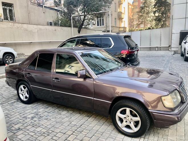 Mercedes E 220 1995, 350,000 km - 2.0 l - Bakı