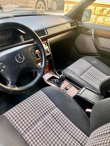 Mercedes E 220 1995, 350,000 km - 2.0 l - Bakı