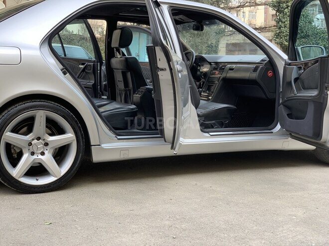 Mercedes E 320 2001, 94,851 km - 3.2 l - Bakı
