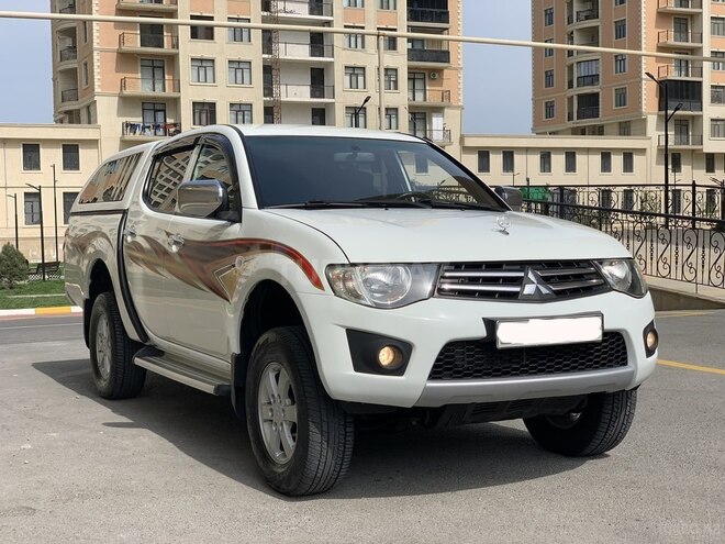 Mitsubishi L200 2015, 190,000 km - 2.5 l - Bakı