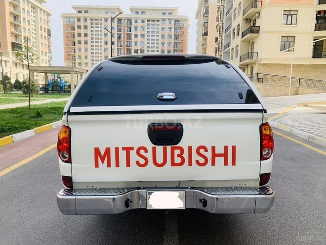 Mitsubishi L200 2015, 190,000 km - 2.5 l - Bakı