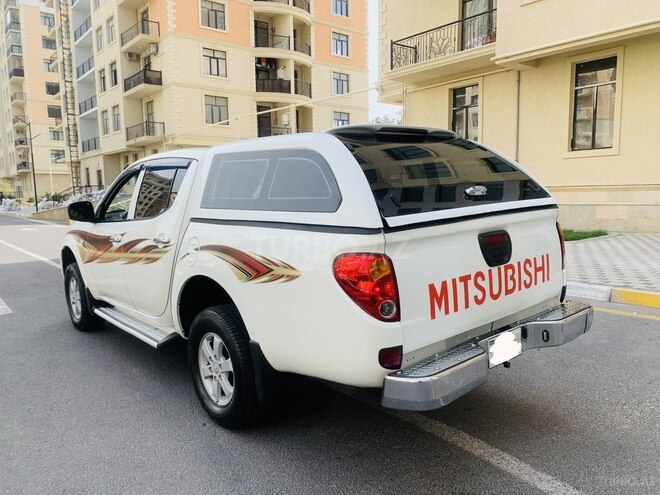 Mitsubishi L200 2015, 190,000 km - 2.5 l - Bakı