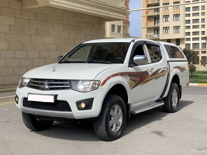 Mitsubishi L200 2015, 190,000 km - 2.5 l - Bakı