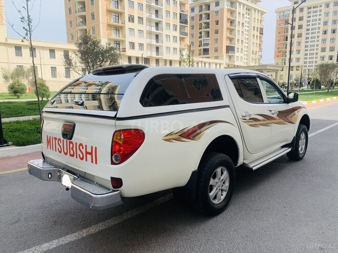 Mitsubishi L200 2015, 190,000 km - 2.5 l - Bakı