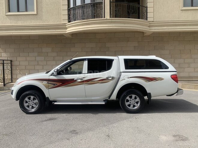 Mitsubishi L200 2015, 190,000 km - 2.5 l - Bakı
