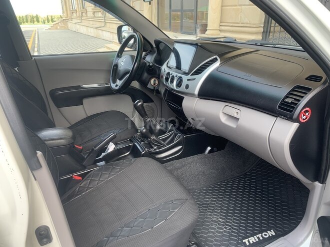 Mitsubishi L200 2015, 190,000 km - 2.5 l - Bakı