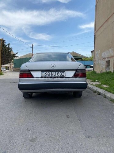 Mercedes E 220 1993, 344,300 km - 2.2 l - Bakı