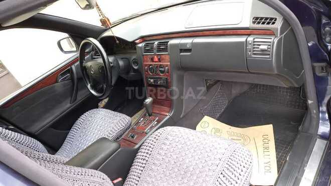 Mercedes E 220 1999, 324,000 km - 2.2 l - Bakı