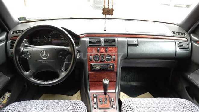 Mercedes E 220 1999, 324,000 km - 2.2 l - Bakı