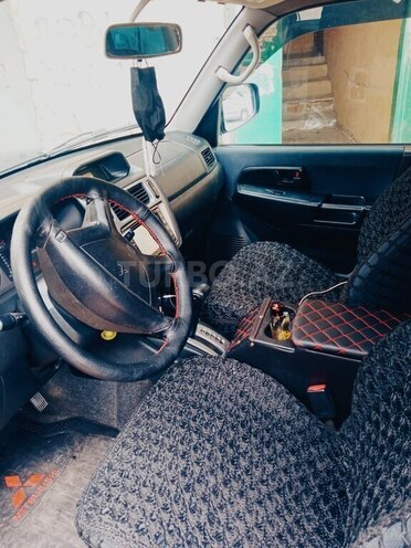 Mitsubishi Pajero io 2002, 200,000 km - 2.0 л - Bakı