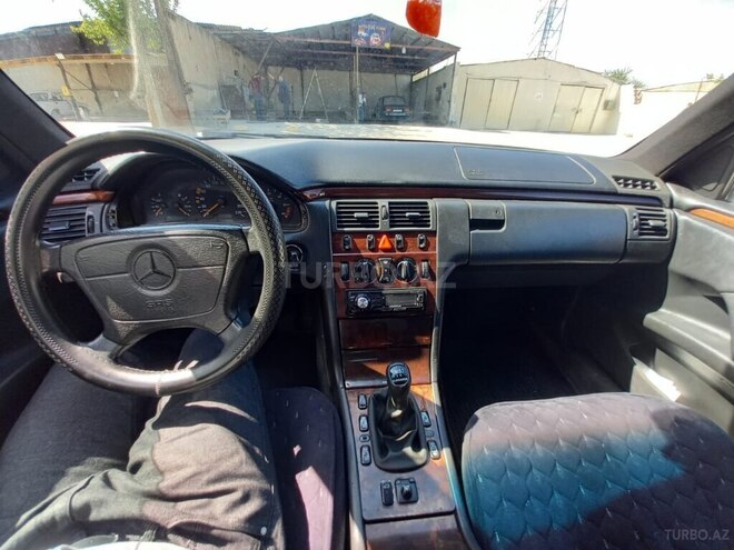 Mercedes E 220 1998, 350,000 km - 2.2 l - Bakı