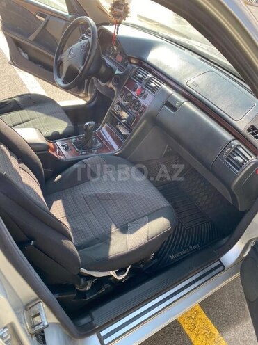 Mercedes E 220 2000, 320,000 km - 2.2 l - Bakı