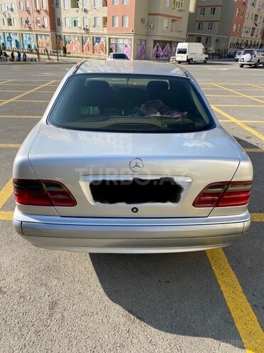 Mercedes E 220 2000, 320,000 km - 2.2 l - Bakı