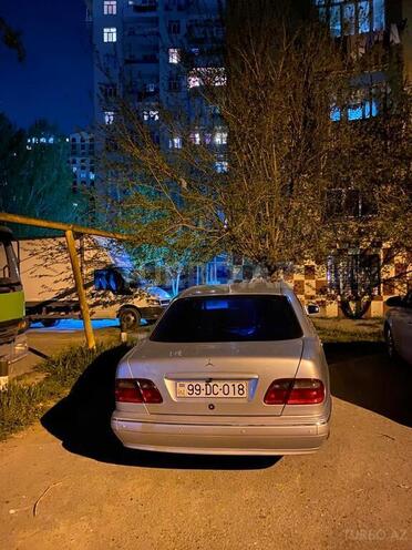 Mercedes E 240 2001, 270,000 km - 2.4 л - Bakı