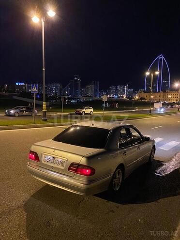 Mercedes E 240 2001, 270,000 km - 2.4 л - Bakı