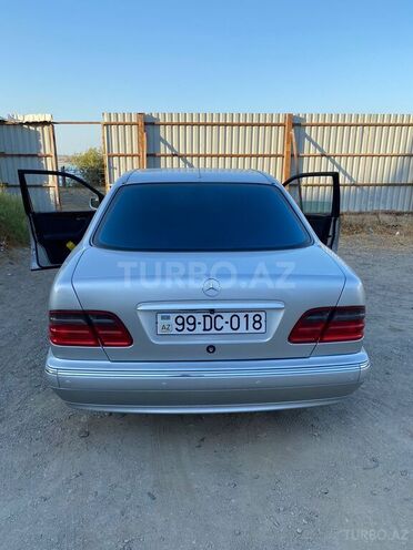 Mercedes E 240 2001, 270,000 km - 2.4 л - Bakı