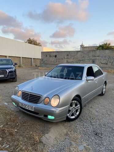 Mercedes E 240 2001, 270,000 km - 2.4 л - Bakı