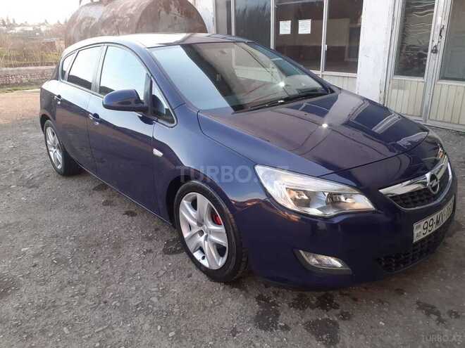 Opel Astra 2010, 104,000 km - 1.4 l - Bakı