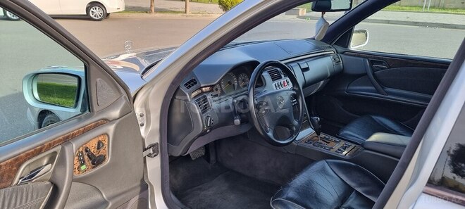 Mercedes E 320 2000, 341,000 km - 3.2 l - Bakı