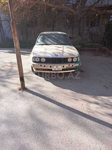 BMW 520 1990, 300,000 km - 2.0 л - Bakı